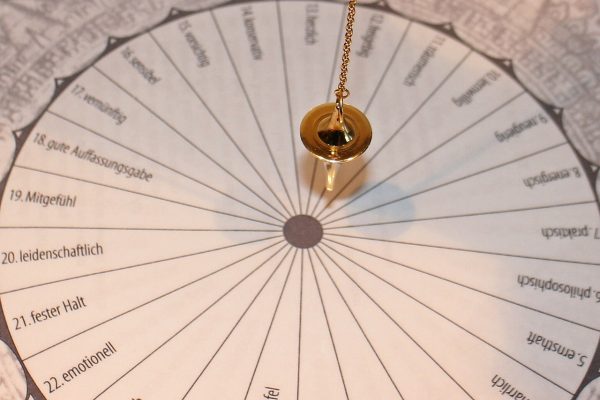 Pour la divination, comment utiliser le pendule ?