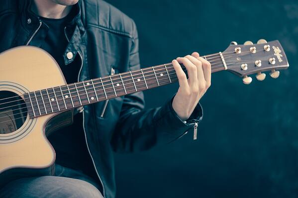 Peut-on apprendre la guitare sans solfège ?